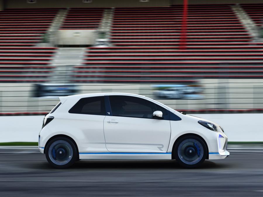  Toyota Yaris Hybrid-R Concept 2013 года  (фото 29 из 42)